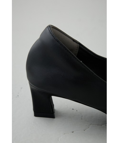 AZUL by moussy(アズールバイマウジー)の「スリットベルトパンプス(パンプス・レディース・ブラック/グレイッシュベージュ・LARGE/MEDIUM/SMALL)」の8枚目の写真