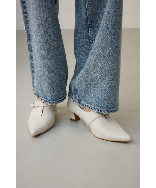 AZUL by moussy(アズールバイマウジー)の「スリットベルトパンプス(パンプス・レディース・ブラック/グレイッシュベージュ・LARGE/MEDIUM/SMALL)」の14枚目の写真