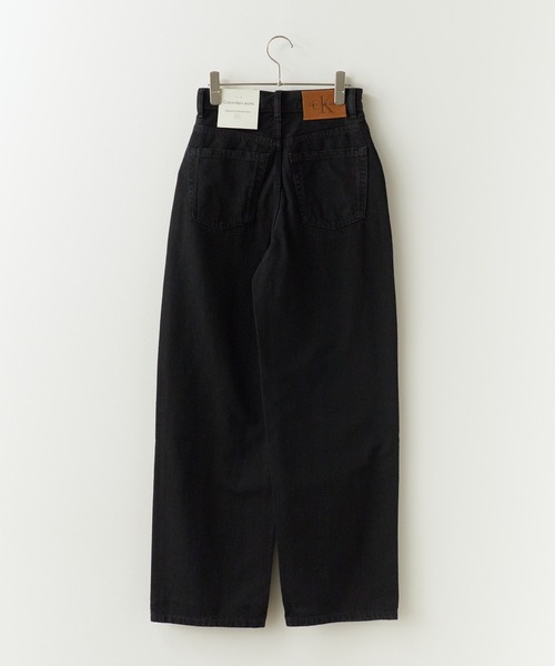 Calvin Klein（カルバン・クライン）の「Calvin Klein/カルバンクライン TROUSER BARREL SOFT BLACK トラウザーパンツ（デニムパンツ・レディース・ブラック・24/26/28）」の2枚目の写真