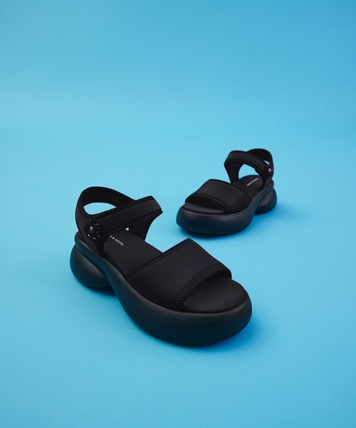 CHARLES & KEITH(チャールズ & キース)の「フラワーバックル プラットフォームスポーツサンダル(サンダル・レディース・ダークブルー/クリーム・22.5cm/23cm/23.5cm/24.5cm/25cm/25.5cm/26.5cm)」の16枚目の写真