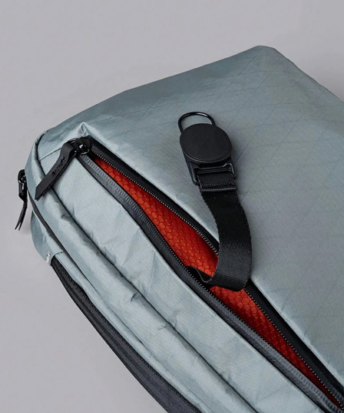 ALPAKA(アルパカ)の「GO SLING X-pac スリングバッグ ショルダーバッグ 5.5L(ショルダーバッグ・メンズ・グレー系その他/ダークグリーン/ブラック・ONE SIZE)」の5枚目の写真
