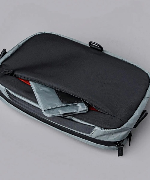ALPAKA(アルパカ)の「GO SLING X-pac スリングバッグ ショルダーバッグ 5.5L(ショルダーバッグ・メンズ・グレー系その他/ダークグリーン/ブラック・ONE SIZE)」の6枚目の写真