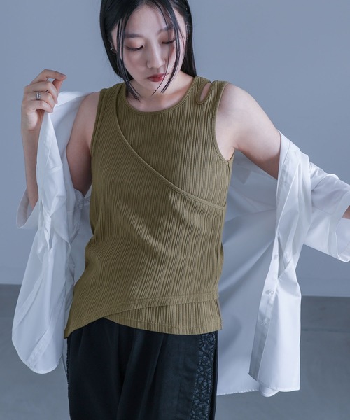 kOhAKU(コハク)の「変形2枚重ねリブタンクトップ(タンクトップ・レディース・カーキ/オフホワイト/ブラック・2/1)」の5枚目の写真