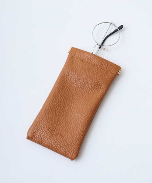 FUNALIVE（ファンアライブ）の「バネ口メガネケース（イタリアンレザー）（メガネ・メンズ・ピンク/キャメル/イエロー/ターコイズブルー/ブラック/チョコ・FREE）」の16枚目の写真