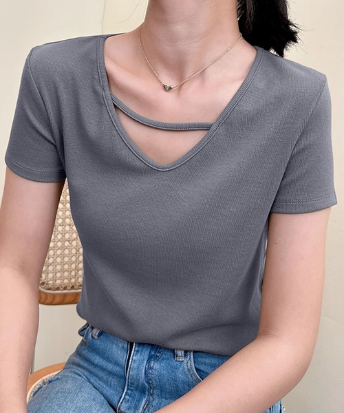 BANICO(バニコ)の「【Banico】クロスデザインVネック半袖トップス (SS)(Tシャツ/カットソー・レディース・グレー/オフホワイト/ブラック/ホワイト・MEDIUM/LARGE)」の4枚目の写真