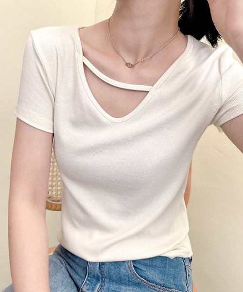 BANICO(バニコ)の「【Banico】クロスデザインVネック半袖トップス (SS)(Tシャツ/カットソー・レディース・グレー/オフホワイト/ブラック/ホワイト・MEDIUM/LARGE)」の2枚目の写真