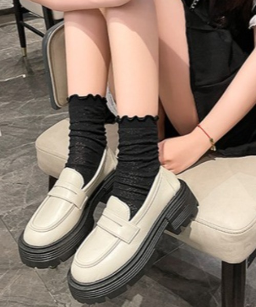 mebole(メボレ)の「ボリュームソールローファー(ローファー・レディース・アイボリー/ブラック/ブラウン・SMALL/MEDIUM/LARGE)」の4枚目の写真