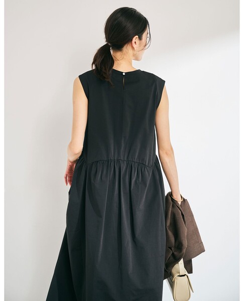 green label relaxing（グリーンレーベルリラクシング）の「ライトメモリー ノースリーブ ワンピース -UVカット-（ワンピース・レディース・オフホワイト/ブラック/コバルトブルー・FREE）」の7枚目の写真