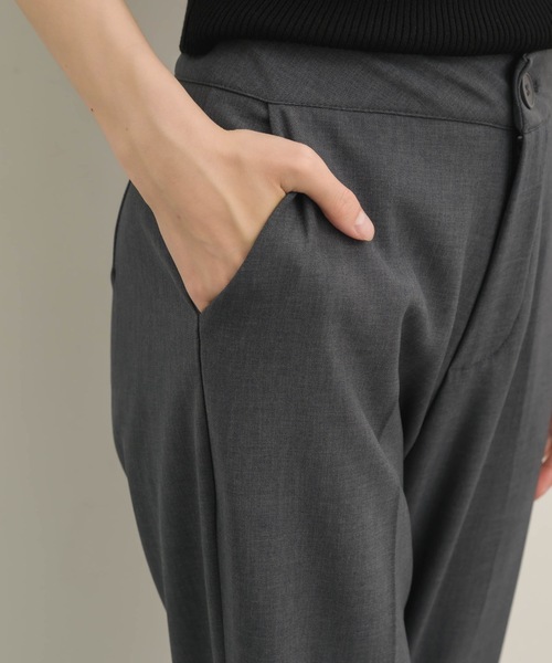 NEUNA(ヌナ)の「クロップドフレアパンツ(スラックス・レディース・ブラック/グレー・MEDIUM/SMALL)」の22枚目の写真