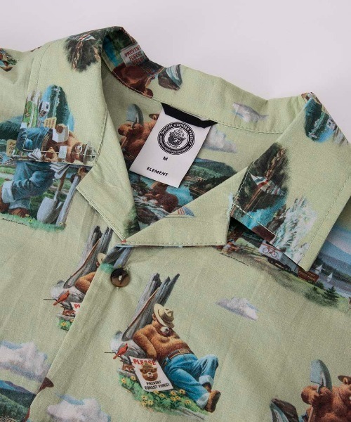 ELEMENT(エレメント)の「ELEMENT メンズ SBXE CAMP SS Tシャツ 【2025年春夏モデル】/エレメントSMOKEY BEARコラボ総柄半袖シャツ(シャツ/ブラウス・メンズ・グリーン系その他・MEDIUM/LARGE/X-LARGE)」の5枚目の写真