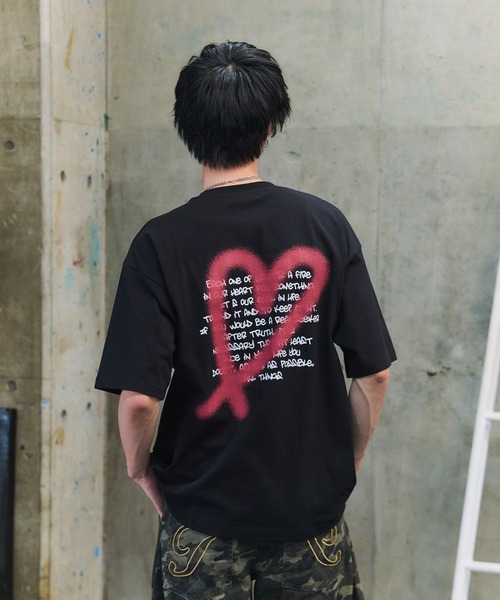 ILL'S(イルズ)の「韓国風バックプリント / スモークモチーフ / スプレーハート ビッグシルエット バックプリント 半袖Tシャツ ワンポイント カットソー ユニセックス(Tシャツ/カットソー・メンズ・ブラック/ブラック系その他2/グレー系その他/ホワイト系その他2/ブラック系その他/チャコールグレー/ホワイト/ホワイト系その他/グレー系その他2・M/L)」の6枚目の写真