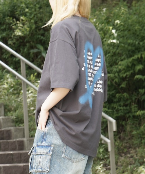 ILL'S(イルズ)の「韓国風バックプリント / スモークモチーフ / スプレーハート ビッグシルエット バックプリント 半袖Tシャツ ワンポイント カットソー ユニセックス(Tシャツ/カットソー・メンズ・ブラック/ブラック系その他2/グレー系その他/ホワイト系その他2/ブラック系その他/チャコールグレー/ホワイト/ホワイト系その他/グレー系その他2・M/L)」の13枚目の写真