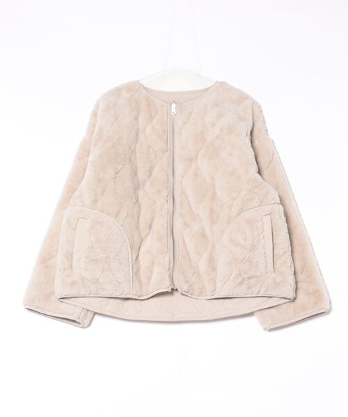 INTERPLANET（インタープラネット）の「ナイロンタフタ＊ファーキルトリバーシブルショートコート（ノーカラーコート・レディース・ブラック/グレイッシュベージュ・FREE）」の6枚目の写真