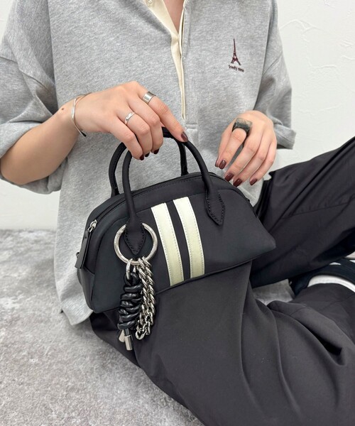 fredy emue（フレディエミュ）の「スポーティサテンボストンバッグ（ボストンバッグ・レディース・ベージュ/ライトブルー/ブラック・FREE）」の4枚目の写真