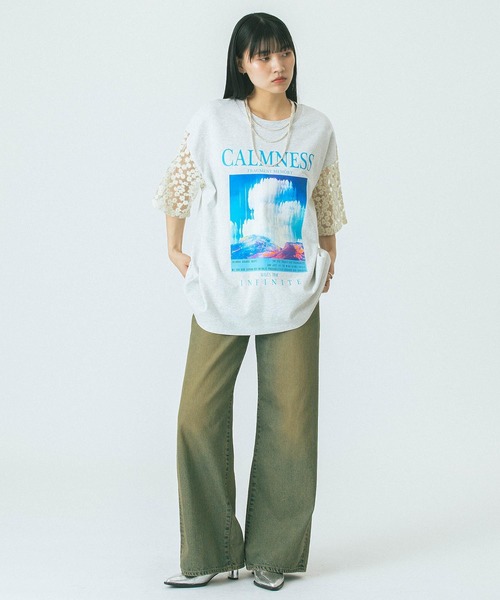 OKIRAKU(オキラク)の「(OKIRAKU×ROSEBUD)DAISY SLEEVE GRAPHIC TEE(Tシャツ/カットソー・レディース・ブラック/ホワイト・ONE SIZE)」の4枚目の写真