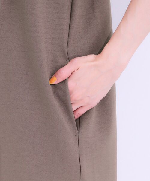 DRESKIP（ドレスキップ）の「【S-LL】Iラインですっきり見え 大人見えサロペット（サロペット/オーバーオール・レディース・ブラック/ブラウン系/チャコールグレー・01/02/03/04）」の21枚目の写真