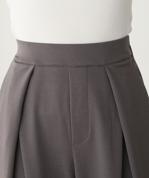 BONLECILL（ボンルシール）の「【マシンウォッシャブル / イージーケア / 全方向ストレッチ】キレイージータックパンツ／ポンチスラックス（スラックス・レディース・チャコールグレー/モスグリーン/ベージュ/ネイビー/ライトグレー/ブラウン/カーキ/アイボリー/ブラック/ダークグレー/ボルドー・S/L/M/SS）」の12枚目の写真