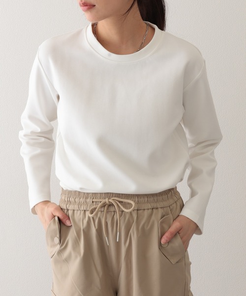 DAYRA(デイラ)の「ソリッドカラー クルーネック 長袖 ベーシック Tシャツ(Tシャツ/カットソー・レディース・ブラック/チャコールグレー/ホワイト/ベージュ/モカ/ミント・FREE/S)」の2枚目の写真