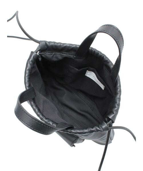 Ungrid（アングリッド）の「ポケットデザイン巾着レザーバッグ（ショルダーバッグ・レディース・ブラック・FREE）」の5枚目の写真