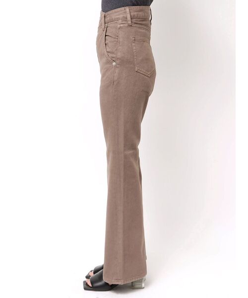 LAGUNAMOON(ラグナムーン)の「スリムフレアデニムパンツ(デニムパンツ・レディース・ライトブルー/モカ・SMALL/MEDIUM)」の15枚目の写真