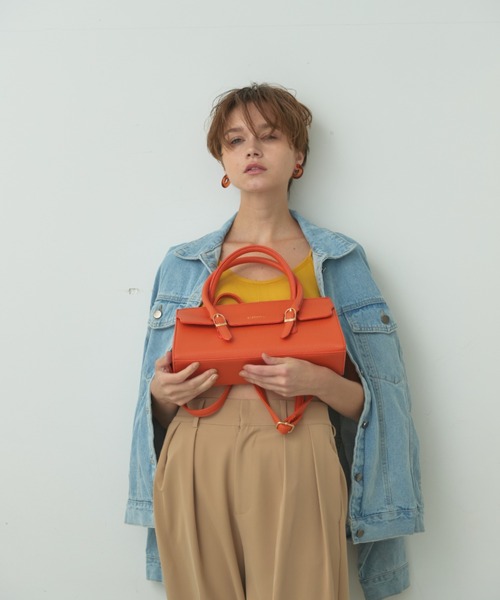 BARRETTA(バレッタ)の「フラップ2WAYボストンバッグ(ショルダーバッグ・レディース・ブラック/ベージュ/オレンジ・FREE)」の9枚目の写真