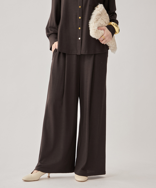 VERMEIL par iena（ヴェルメイユパーイエナ）の「wool 100 jersey tuck パンツ（その他パンツ・レディース・ブラック/ブラウン・FREE）」の2枚目の写真