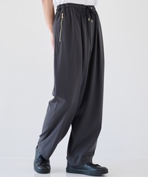 スラックス【CULLNI/クルニ】 CULLNI（クルニ）の「STUDIOUS別注 BELTED SLACKS（スラックス