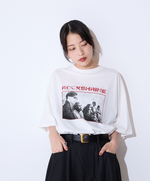 JEANASIS(ジーナシス)の「ROCKSHRINEヴィンテージ TEE/586509(Tシャツ/カットソー・レディース・チャコールグレー/ブラック/レッド/ホワイト・FREE)」の2枚目の写真