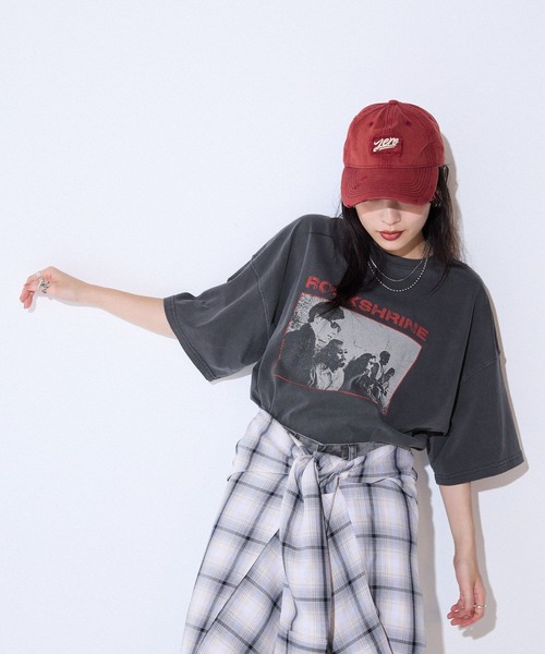 JEANASIS(ジーナシス)の「ROCKSHRINEヴィンテージ TEE/586509(Tシャツ/カットソー・レディース・チャコールグレー/ブラック/レッド/ホワイト・FREE)」の1枚目の写真