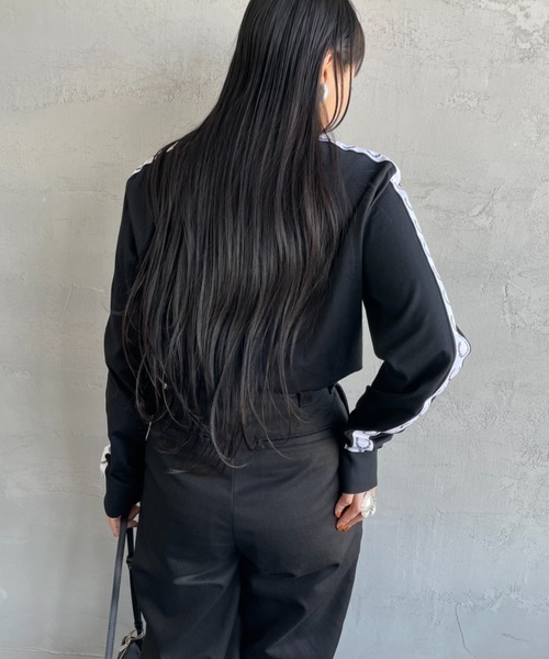 FRED PERRY（フレッドペリー）の「【WEB限定】[FRED PERRY/フレッドペリー] トラックテープデザイン ワンポイントロゴ刺繍ロンT（Tシャツ/カットソー・レディース・ブラック・S/M/L）」の6枚目の写真