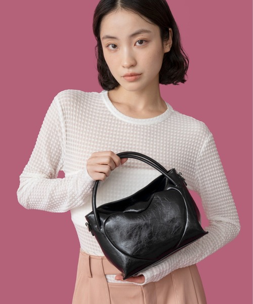 Casselini(キャセリーニ)の「Casselini(キャセリーニ)HEARTショルダーバッグ(ショルダーバッグ・レディース・ブラック/シルバー/レッド/キャメル・FREE)」の2枚目の写真