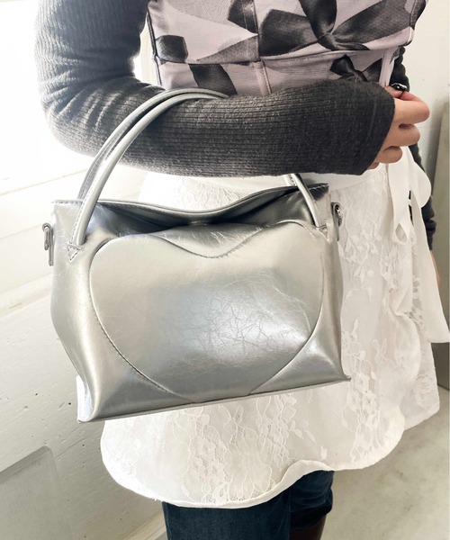 Casselini(キャセリーニ)の「Casselini(キャセリーニ)HEARTショルダーバッグ(ショルダーバッグ・レディース・ブラック/シルバー/レッド/キャメル・FREE)」の10枚目の写真