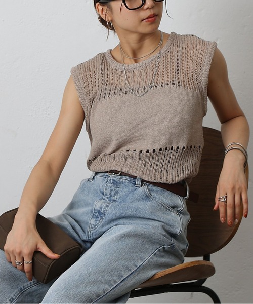 COLONY 2139(コロニートゥーワンスリーナイン)の「透かし柄ニットベスト(ベスト・レディース・ベージュ/ブラック/ブラウン・FREE)」の3枚目の写真