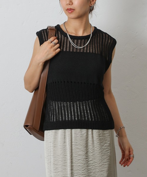 COLONY 2139(コロニートゥーワンスリーナイン)の「透かし柄ニットベスト(ベスト・レディース・ベージュ/ブラック/ブラウン・FREE)」の4枚目の写真