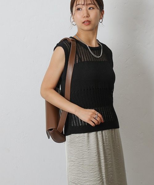 COLONY 2139(コロニートゥーワンスリーナイン)の「透かし柄ニットベスト(ベスト・レディース・ベージュ/ブラック/ブラウン・FREE)」の7枚目の写真