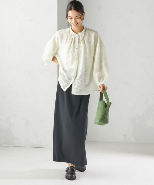 SHIPS(シップス)の「〈手洗い可能〉シアー ジャカード 袖 シャーリング ブラウス(シャツ/ブラウス・レディース・ブラック/オフホワイト/クリーム・ONE SIZE)」の4枚目の写真