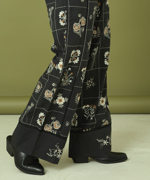 Freada(フリーダ)の「Freada/フリーダ パッチワーク花刺繍パンツ(その他パンツ・レディース・ブラウン/ブラック・フリ-)」の12枚目の写真