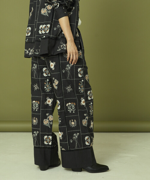 Freada(フリーダ)の「Freada/フリーダ パッチワーク花刺繍パンツ(その他パンツ・レディース・ブラウン/ブラック・フリ-)」の13枚目の写真