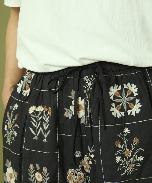 Freada(フリーダ)の「Freada/フリーダ パッチワーク花刺繍パンツ(その他パンツ・レディース・ブラウン/ブラック・フリ-)」の20枚目の写真