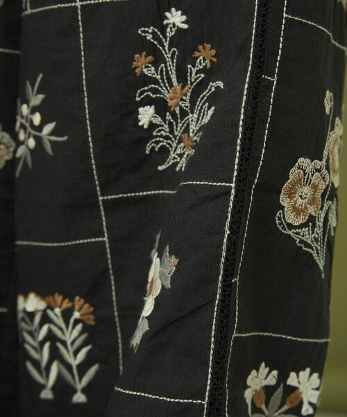 Freada(フリーダ)の「Freada/フリーダ パッチワーク花刺繍パンツ(その他パンツ・レディース・ブラウン/ブラック・フリ-)」の16枚目の写真