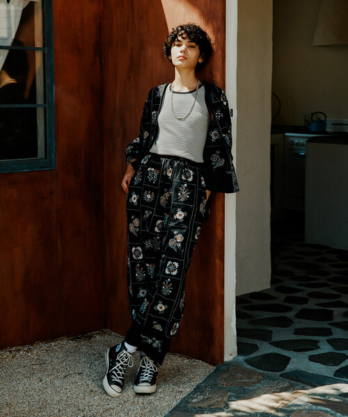 Freada(フリーダ)の「Freada/フリーダ パッチワーク花刺繍パンツ(その他パンツ・レディース・ブラウン/ブラック・フリ-)」の6枚目の写真