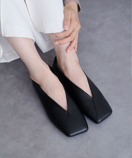 Bulue.(ブルー)の「【Bulue.】2wayスクエアトゥパンプス(パンプス・レディース・ブラック×ブラック/シルバー/ブラック/ベージュ・35/36/37/38/39)」の2枚目の写真