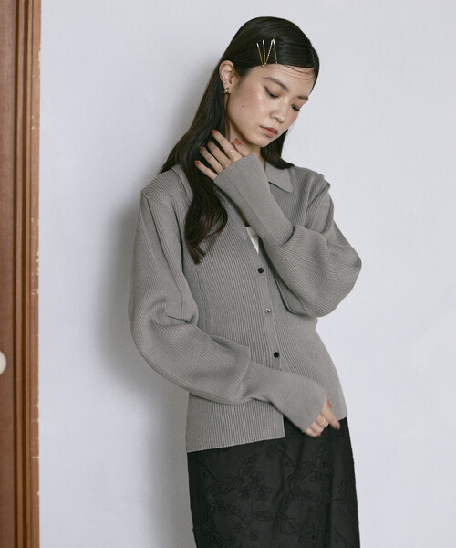 Firsthand（ファーストハンド）の「Firsthand/ファーストハンド 機能性素材 シルク入り ニットポロ ボリュームスリーブ ニット カーディガン / 抗ピル / マシンウォッシャブル（カーディガン/ボレロ・レディース・ブラック/グレー/レッド・ﾌﾘ-）」の4枚目の写真