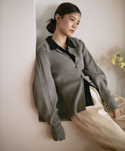 Firsthand（ファーストハンド）の「Firsthand/ファーストハンド 機能性素材 シルク入り ニットポロ ボリュームスリーブ ニット カーディガン / 抗ピル / マシンウォッシャブル（カーディガン/ボレロ・レディース・ブラック/グレー/レッド・ﾌﾘ-）」の6枚目の写真