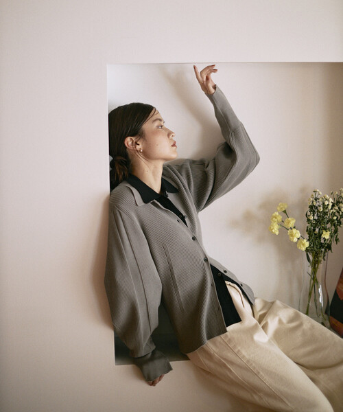 Firsthand（ファーストハンド）の「Firsthand/ファーストハンド 機能性素材 シルク入り ニットポロ ボリュームスリーブ ニット カーディガン / 抗ピル / マシンウォッシャブル（カーディガン/ボレロ・レディース・ブラック/グレー/レッド・ﾌﾘ-）」の8枚目の写真