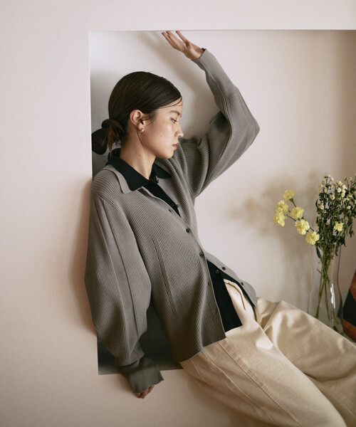 Firsthand（ファーストハンド）の「Firsthand/ファーストハンド 機能性素材 シルク入り ニットポロ ボリュームスリーブ ニット カーディガン / 抗ピル / マシンウォッシャブル（カーディガン/ボレロ・レディース・ブラック/グレー/レッド・ﾌﾘ-）」の11枚目の写真