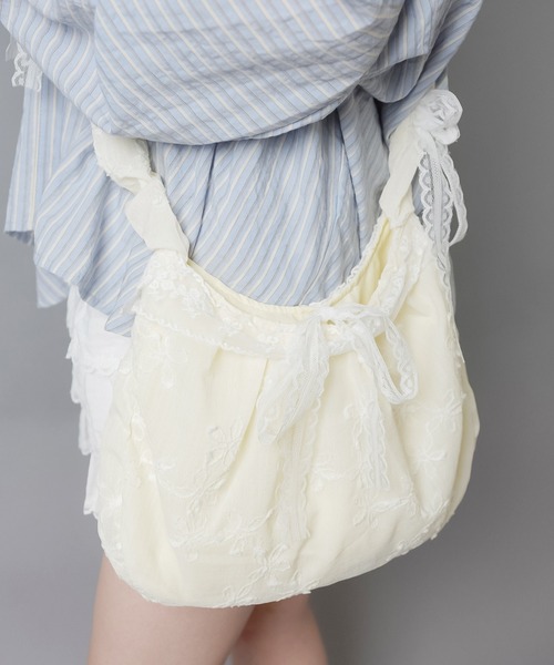 SPINNS（スピンズ）の「レースショルダーバッグ/ローズ（ショルダーバッグ・レディース・アイボリー・ONESIZE）」の4枚目の写真