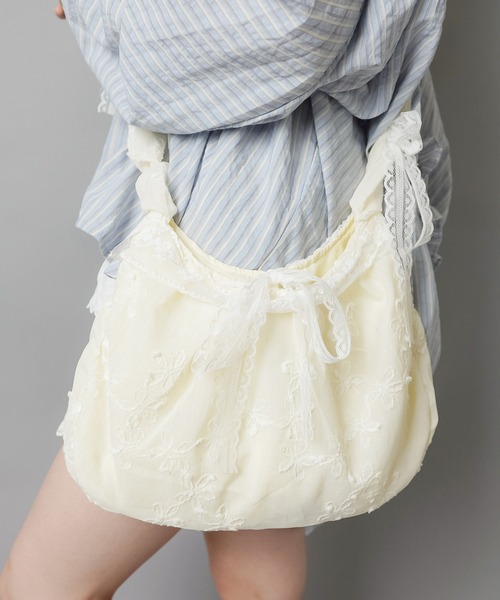 SPINNS（スピンズ）の「レースショルダーバッグ/ローズ（ショルダーバッグ・レディース・アイボリー・ONESIZE）」の3枚目の写真