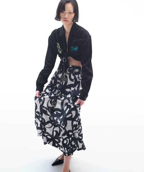 RUMCHE(ラムシェ)の「"Chain Flower" Print Skirt / チェーンフラワープリントスカート(スカート・レディース・ホワイト/ブラック・SMALL/MEDIUM)」の1枚目の写真