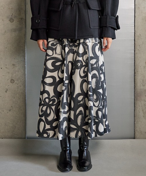 RUMCHE(ラムシェ)の「"Chain Flower" Print Skirt / チェーンフラワープリントスカート(スカート・レディース・ホワイト/ブラック・SMALL/MEDIUM)」の20枚目の写真